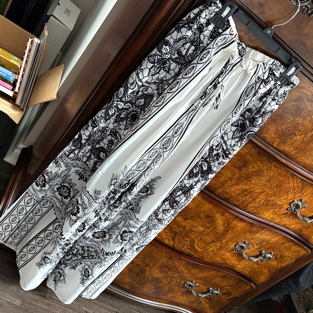 Stunning Elegant Black and White Floral Pants